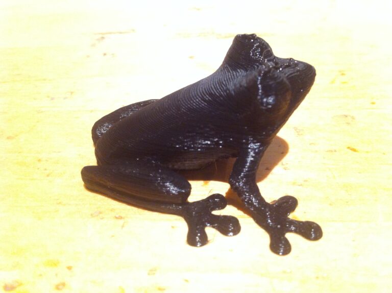 Replicape printing a tree frog